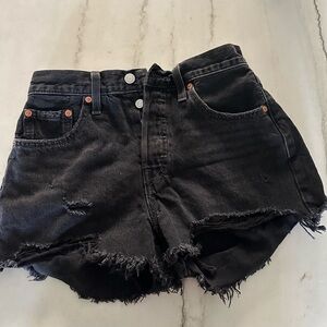 Levi high rise shorts. Black. Size 25. Like new. Don’t fit me right.